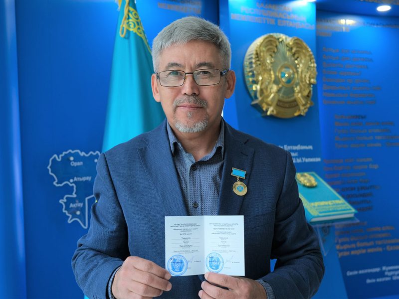 Знаком «Мәдениет саласының үздігі» награждён председатель редколегии «JAS ÓNER»