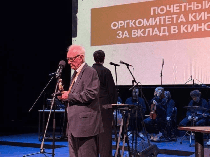 Али Хамраев получил почётную награду фестиваля «Послание к человеку»